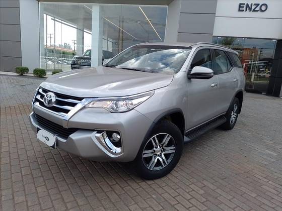 TOYOTA HILUX SW4 2.7 SRV 7 LUGARES 4X2 16V FLEX 4P AUTOMÁTICO TOYOTA HILUX SW4 2.7 SRV 7 LUGARES 4X2 16V FLEX 4P AUTOMÁTICO